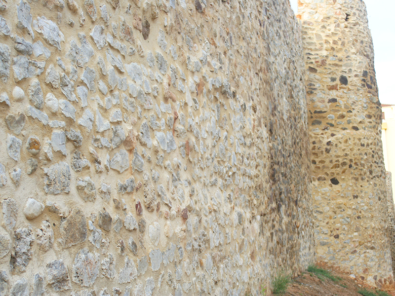 Restos de la antigua muralla que rodean el convento de Santa Clara