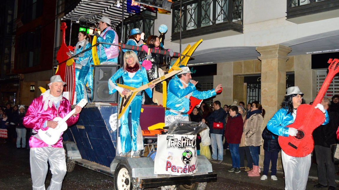 El Carnaval refuerza el entierro de La Sardina y lleva la celebración a las diferentes plazas del centro con citas en El Tubo, Plaza Mayor, Mariano Granados y Herradores