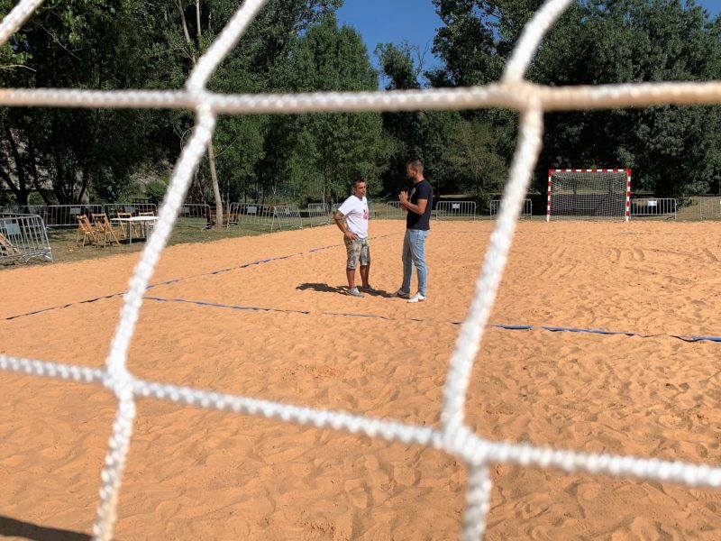 El II Torneo de Balonmano Playa ‘estrena’ la nueva instalación en el río con dos pistas de voleibol y una polivalente de balonmano y futbito