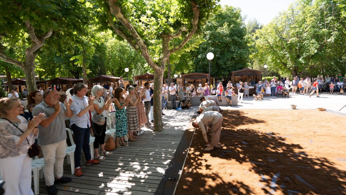 Expoesía arranca con una lección inaugural de la académica Mercedes Queixas en un “día grande para Galicia por este reconocimiento cultural”