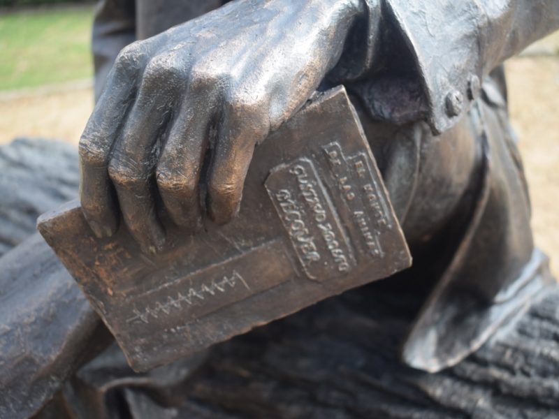 Estatua de Gustavo Adolfo Bécquer