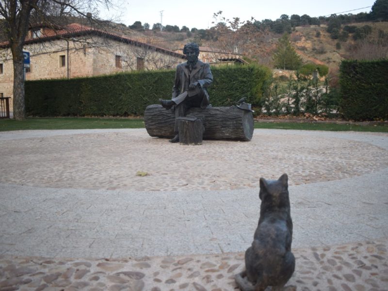 Estatua de Gustavo Adolfo Bécquer