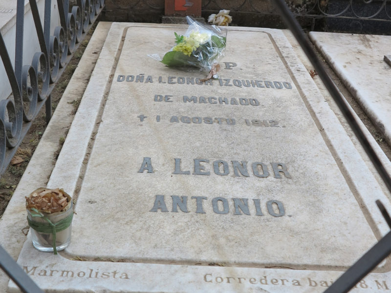Tumba y Memorial de Leonor