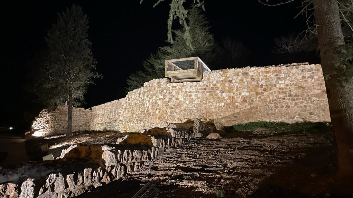 Los trabajos en la muralla prosiguen con las pruebas de iluminación y los últimos ajustes