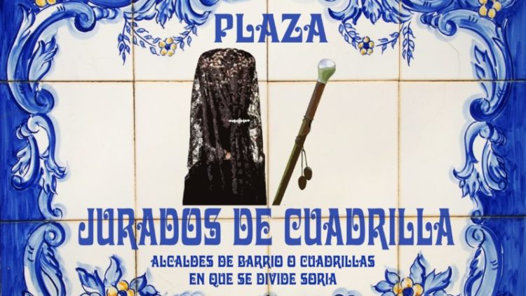 El Ayuntamiento añade placas turísticas a 31 calles con motivos sanjuaneros para destacar ese reclamo de tradición y cultura de las fiestas