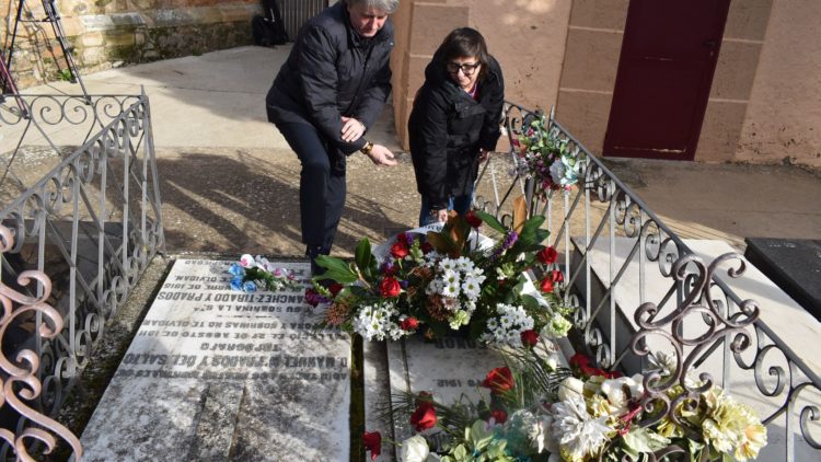 Soria renueva su compromiso con Machado, Leonor y Odón Alonso en el cementerio del Espino