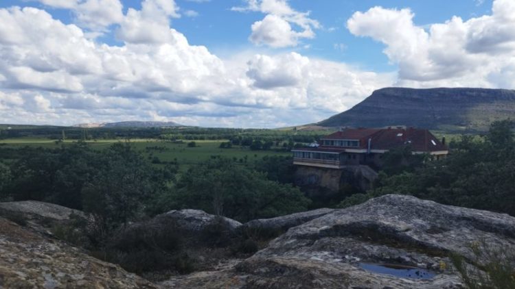 El antiguo hotel de Valonsadero avanza como centro de interpretación sobre astronomía, paisaje y arte rupestre dentro del proyecto europeo Soria Orígenes